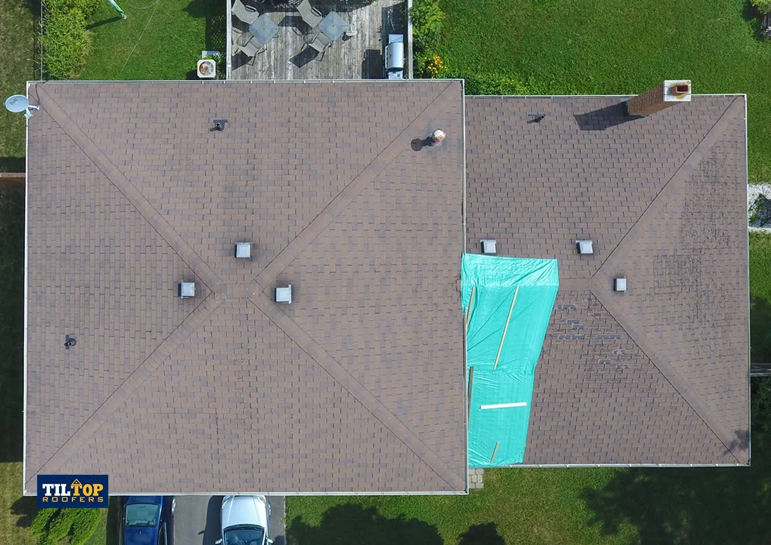 roof-needs-to-be-changed-tarp-water-leak-professional-roofers (1)